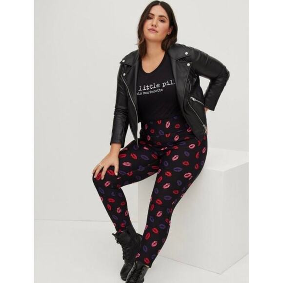 NWT TORRID Lip Print Ponte High Rise Skinny Studio Pixie Pants Sz. 2 or a 2X - Picture 2 of 6